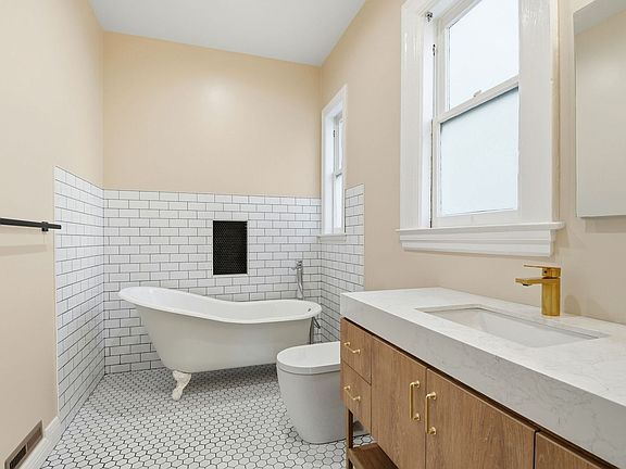 4th image of 38-42 Broderick St #38