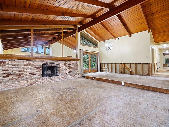 3rd image of 16 Castlewood Dr