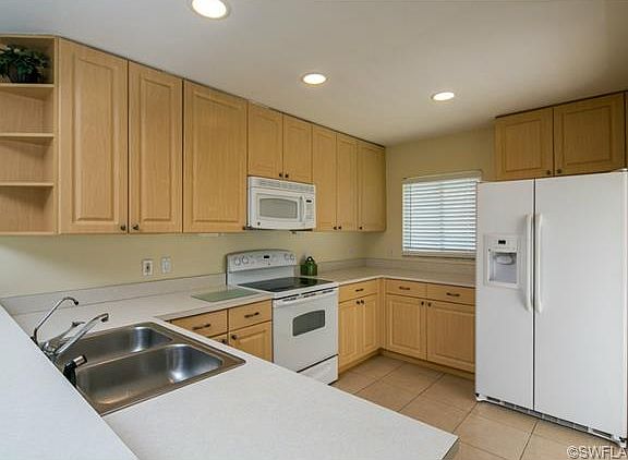 3rd image of 3361 White Blvd