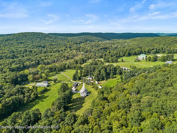 3rd image of 42-45 Blackstone Ridge