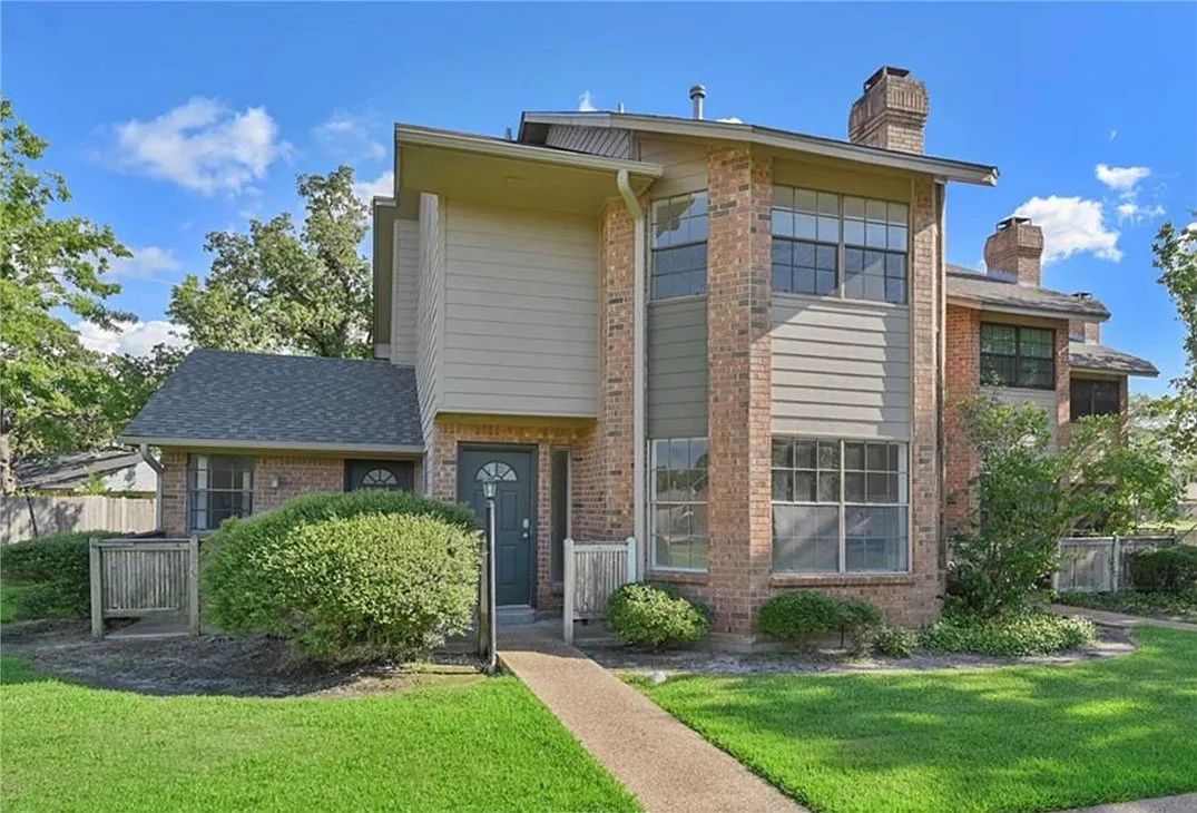 4 bed, 3.5 bath, 1782 sqft, $695 — Photo 1