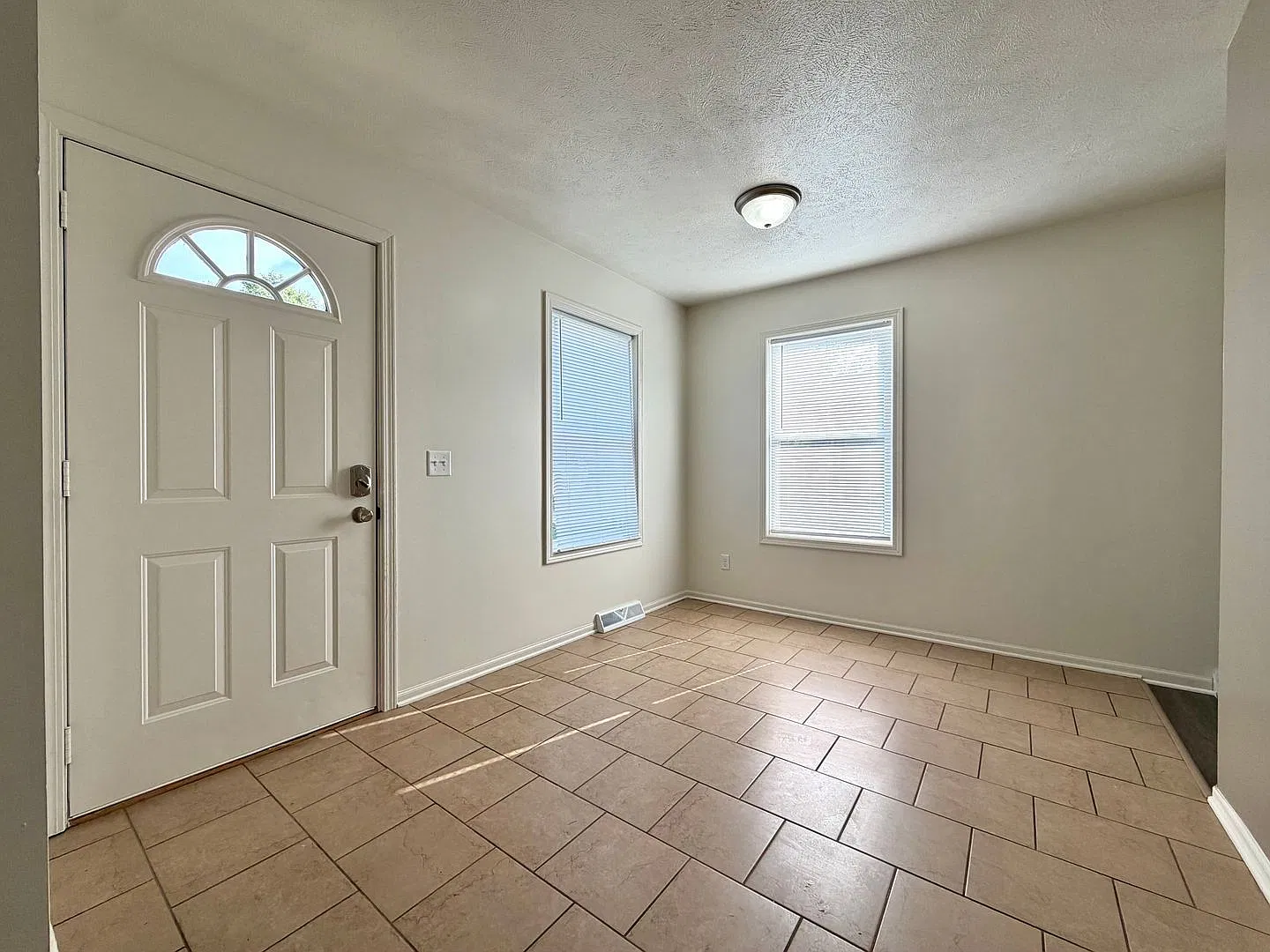 4 bed, 1.5 bath, $2,195 — Photo 3