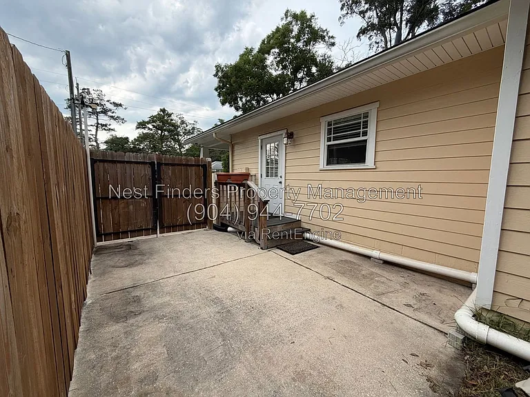 3886 Walsh St — Photo 43