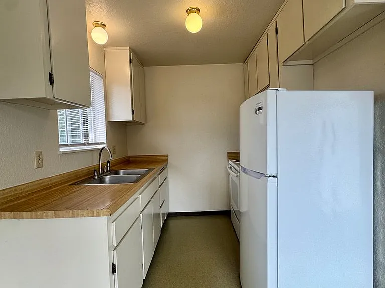2270 Heather Ln — Photo 3