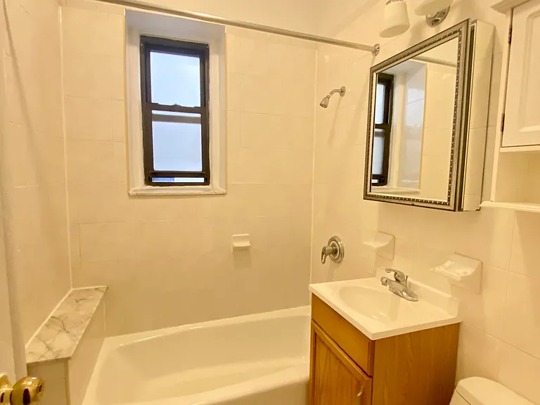 8701 Ridge Blvd #A8 — Photo 4