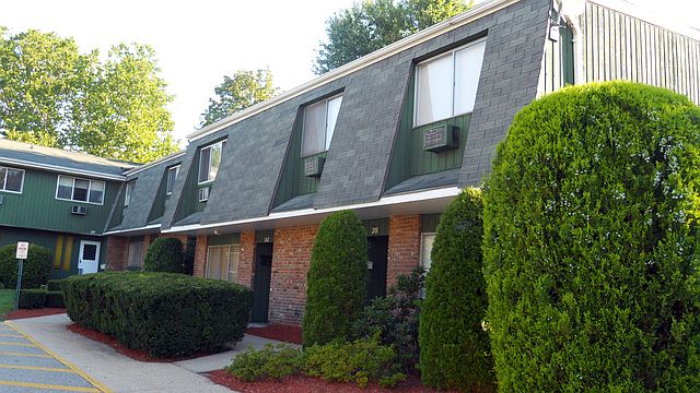 1st image of 202 Coachlight Sq #202