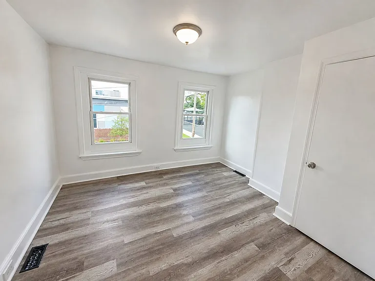 317 E 13th St — Photo 13