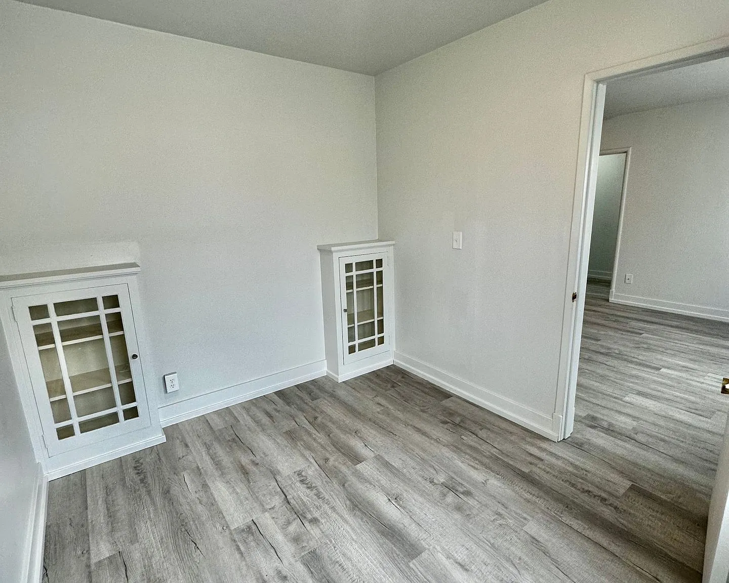 The Ashley - Stunning Vintage Apartments in Quaint Camas WA — Photo 3