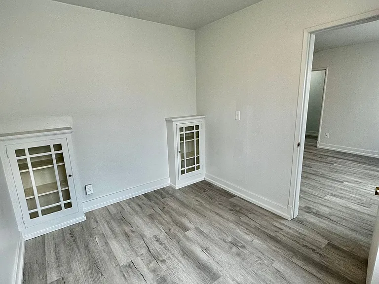 615 NE 6th Ave — Photo 3