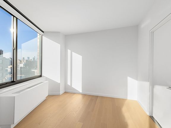 5th image of 1 Union Sq S APT 15G