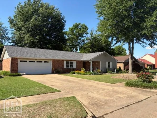1121 Mayfair Ln, Blytheville, AR 72315