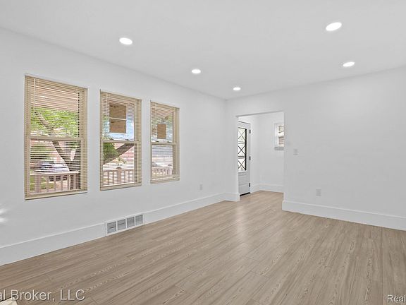 5th image of 187 Leroy St