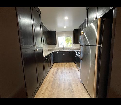 5th image of 1060 S Sherbourne Dr APT 102
