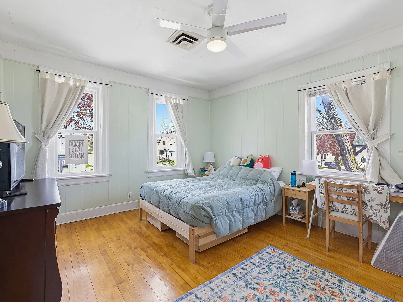 2 bed, 950 sqft, $1,400 — Photo 3