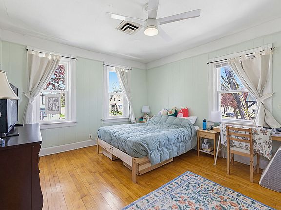 3rd image of 2352 S Lenox St #2352