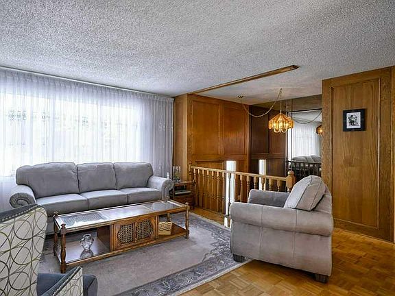 4th image of 103 N Rundlehorn Cres NE