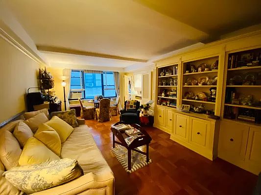 3rd image of 235 E 73rd St #8G