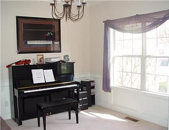 4th image of 404 NE Emerald Dr