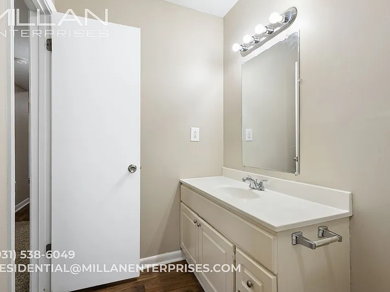 Valley View Apartments — Photo 23