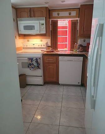 4th image of 210 174th St #326