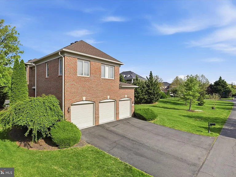 23059 Bronstein Ln — Photo 67
