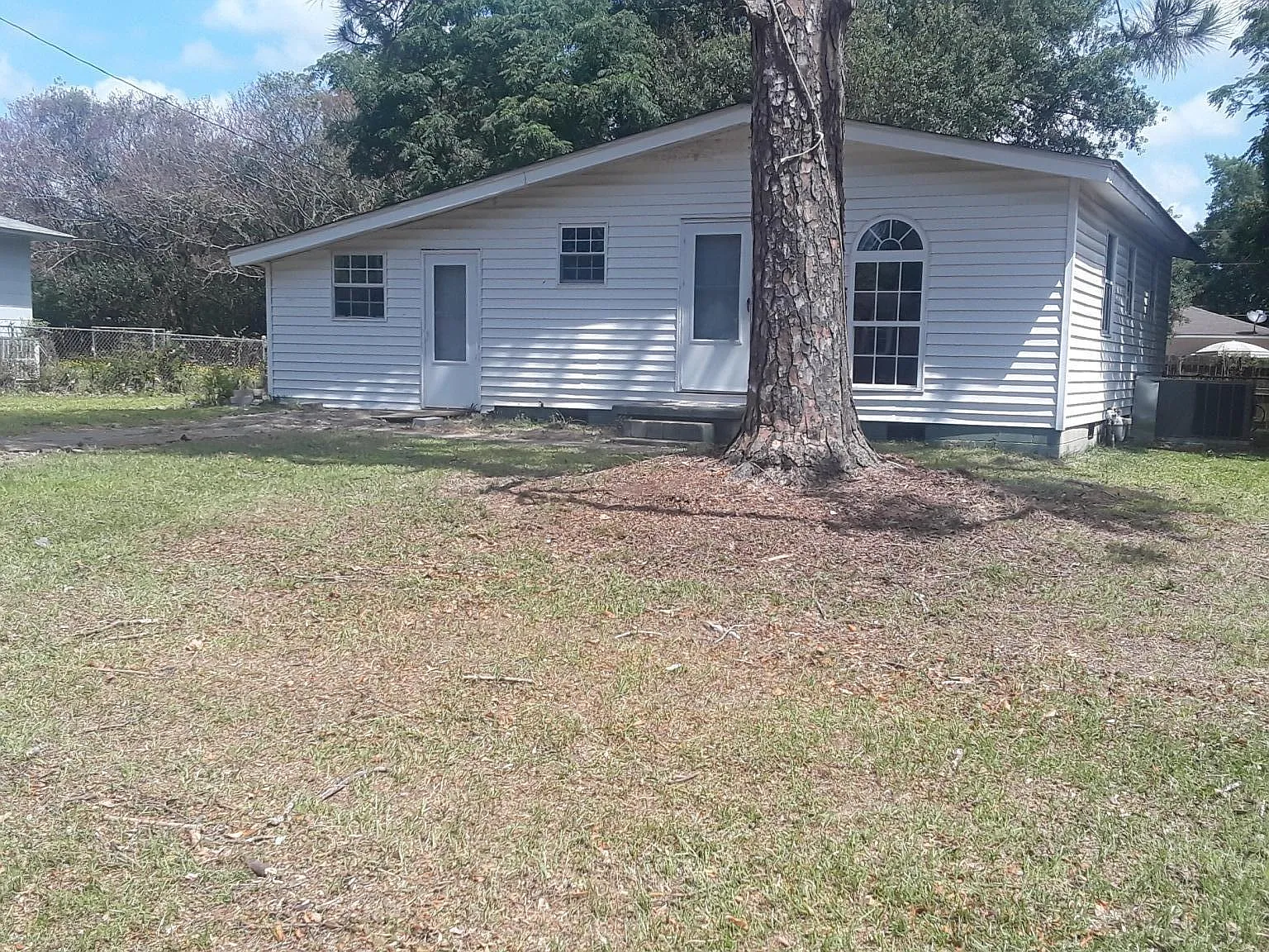 3 bed, 1056 sqft, $1,200 — Photo 1