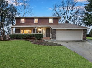 619 Harvard Ln, Libertyville, IL 60048