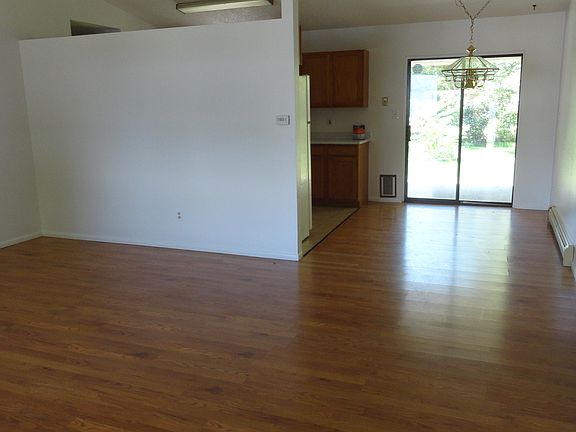 2nd image of 453.5 Cottonwood Lake Dr