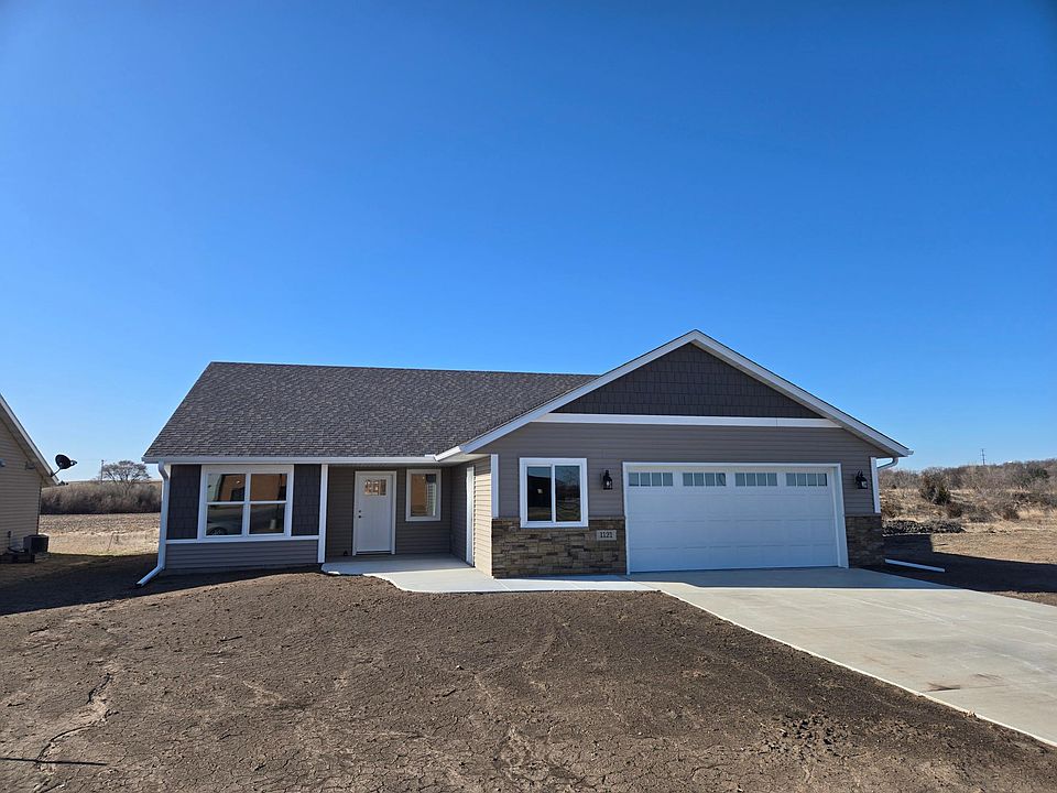1st image of 1121 Schoolhouse Dr