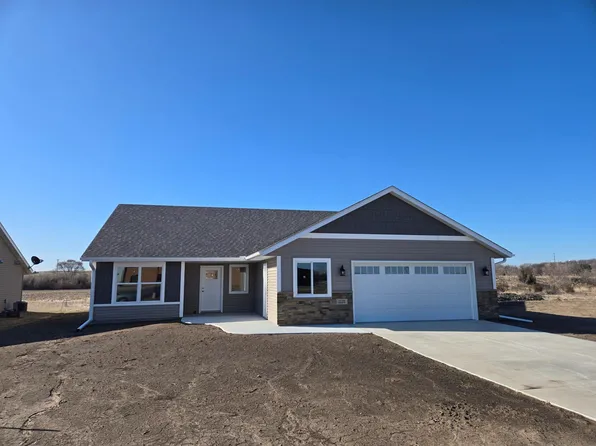 1121 Schoolhouse Dr, Belle Plaine, MN 56011