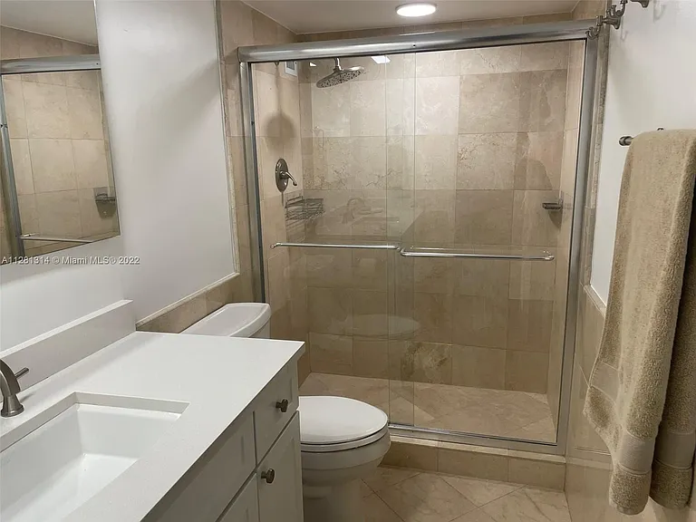 5161 Collins Ave #404 — Photo 15
