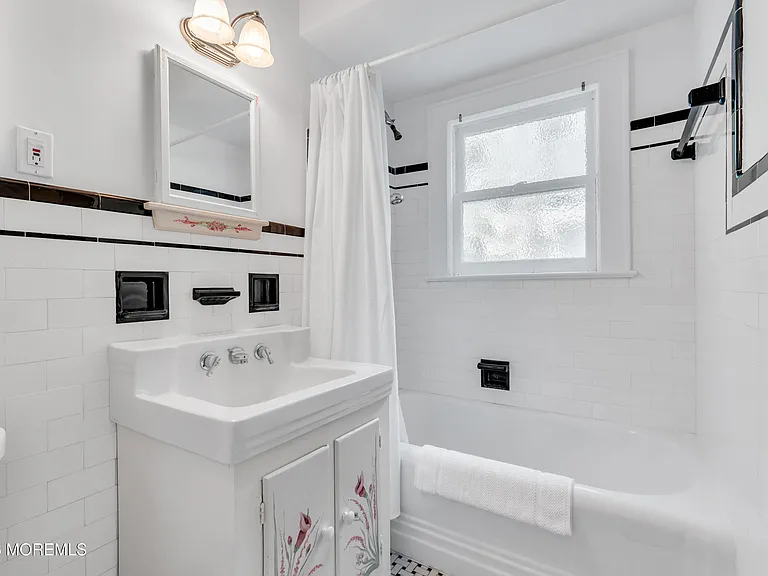 111 Chicago Blvd — Photo 24
