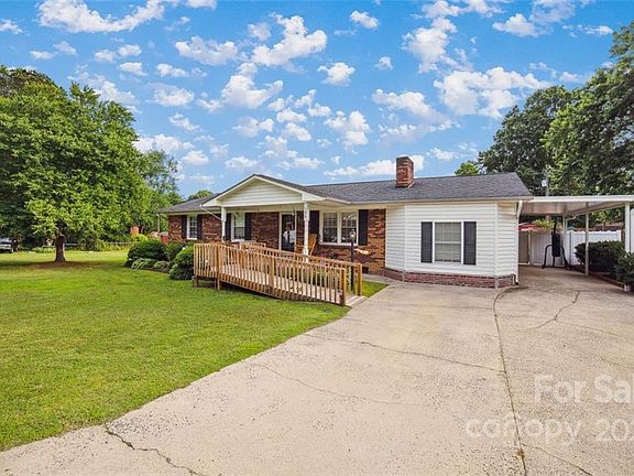 3rd image of 106 Chadwick Ct