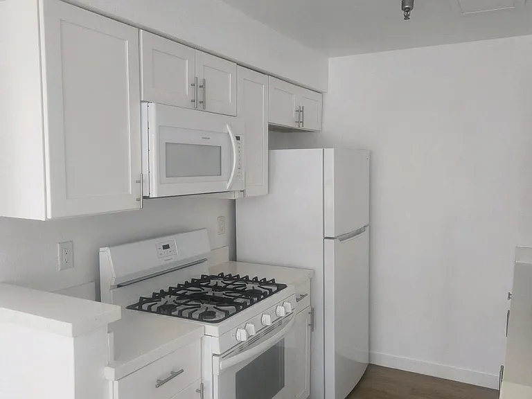 Pico-Wellesley apartments — Photo 7