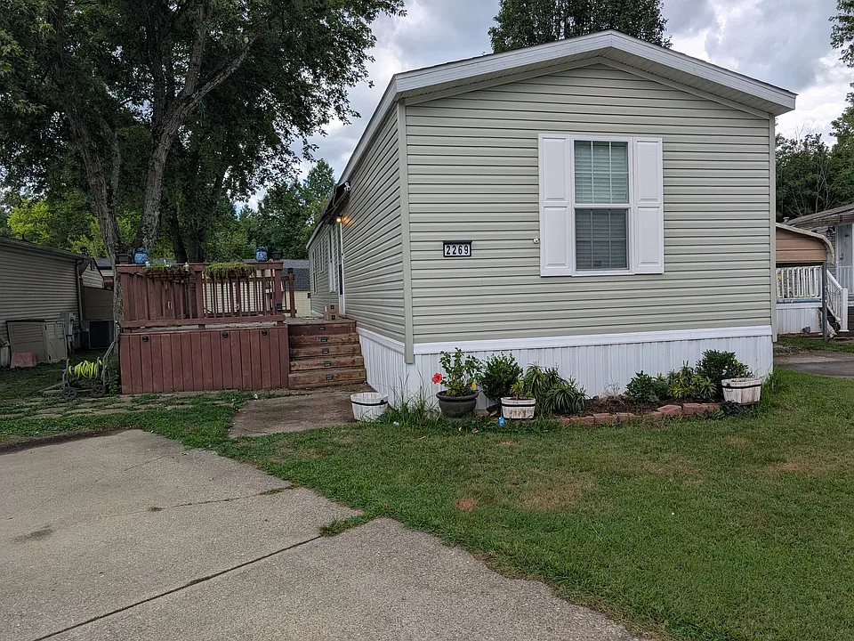 2269 Wellington Green Dr