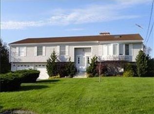 44 Wayside Ave, Middletown, RI 02842