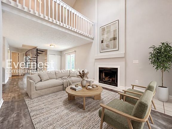 2nd image of 1336 Yorkshire Ln