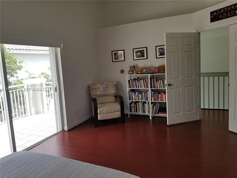 4719 NW 96th Pl — Photo 7
