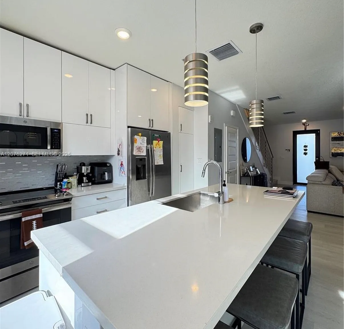 3 bed, 2.5 bath, 1425 sqft, $3,800 — Photo 4