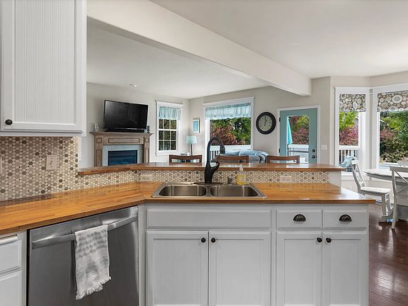 3rd image of 9824 N Jesse Ct