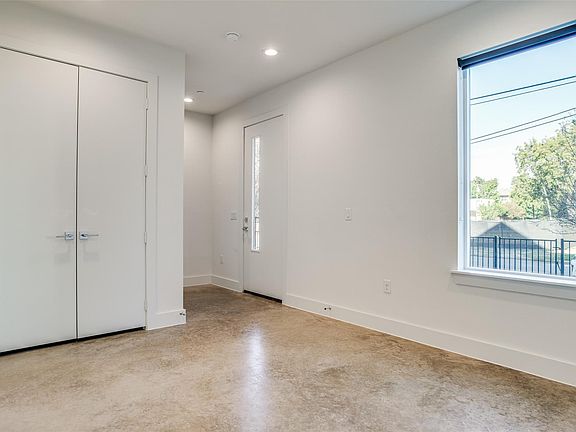 3rd image of 4419 Cabell Dr #206