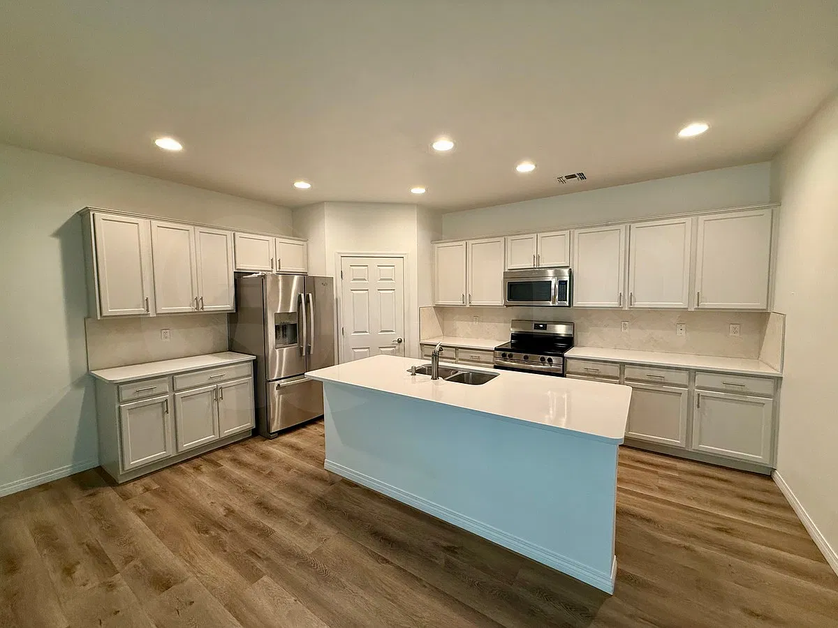 4 bed, 3.0 bath, 2447 sqft, $1,975 — Photo 2