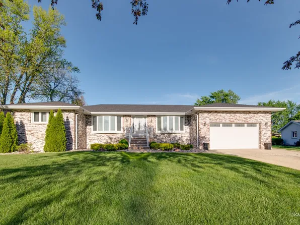 253 Bobwhite Ln, Bloomingdale, IL 60108