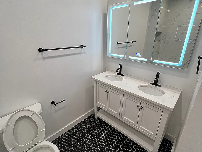 44 W 56th St #4 — Photo 8