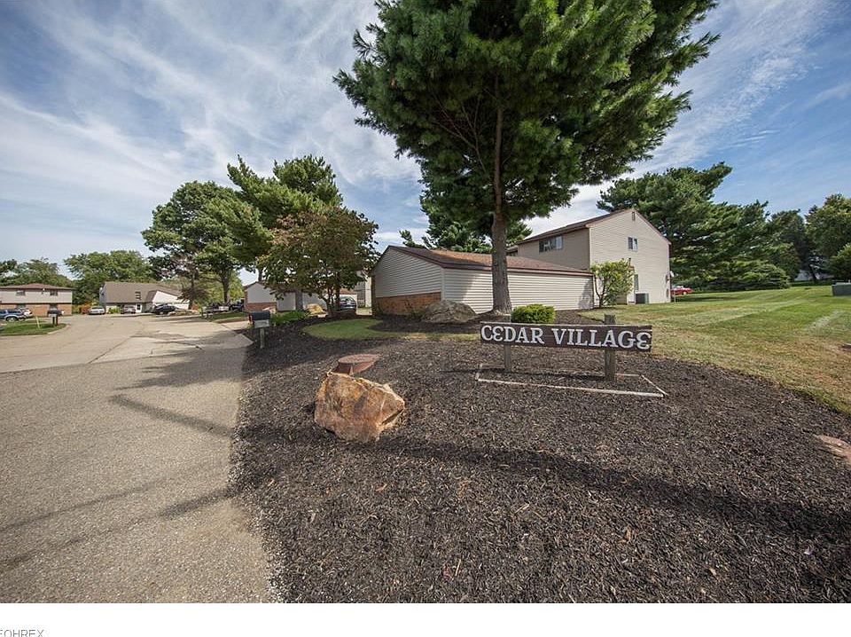 2nd image of 785 Kerns Dr NE APT B
