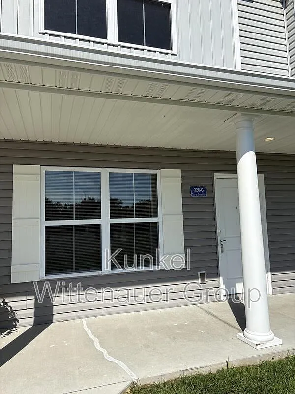 2 bed, 2.5 bath, 1300 sqft, $1,650 — Photo 1