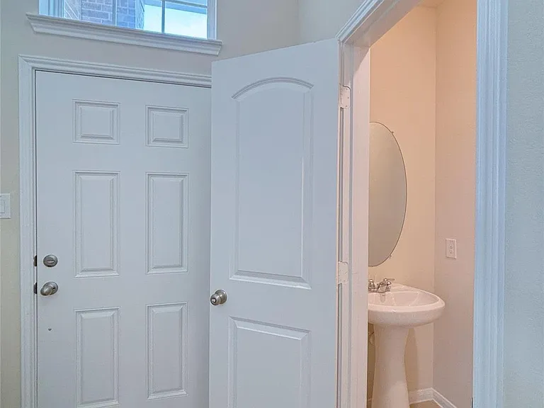 6034 Prince Place Dr — Photo 4