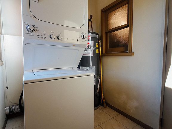 3rd image of 3324.5 Bellevue Ave