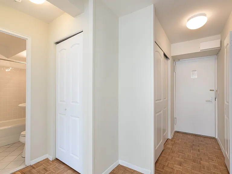 340 E 51st St #4K — Photo 6