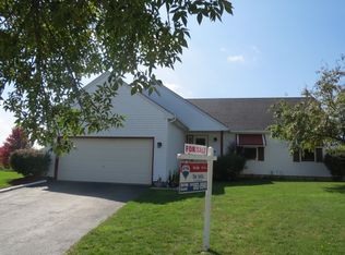 9 Marion Ct, Lake In The Hills, IL 60156
